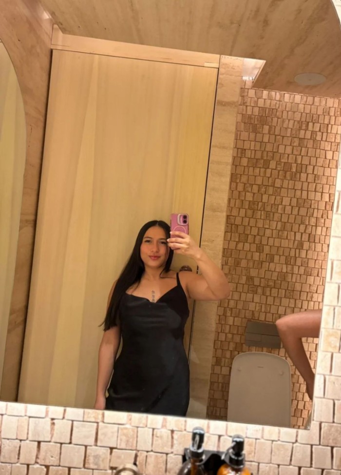 Chica joven ardiente nueva en tu ciudad , tengo aire acondicionado