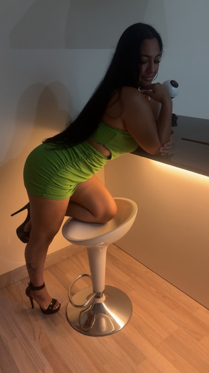 ANA  HERMOSA BRASILEÑA COMPLETA CARIÑOSA NOVEDAD M