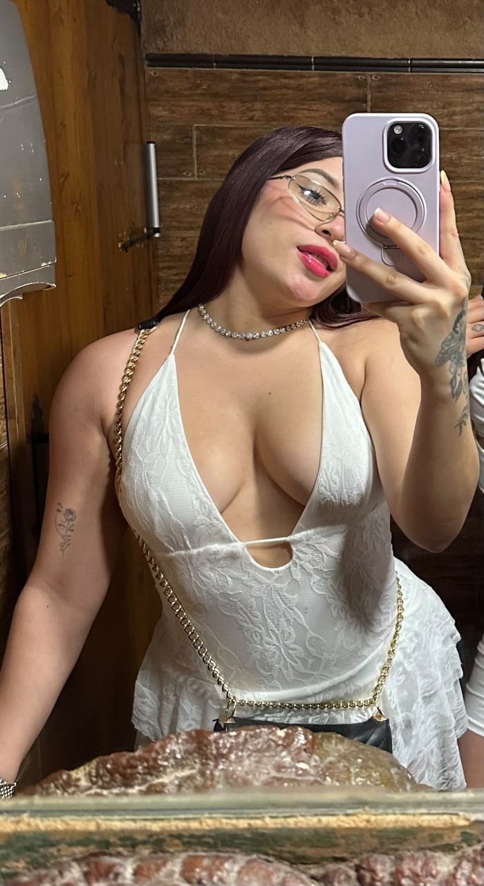 FIESTA SIN CENSURA EN BLAES ESCORT MUY SEXY DE PASO