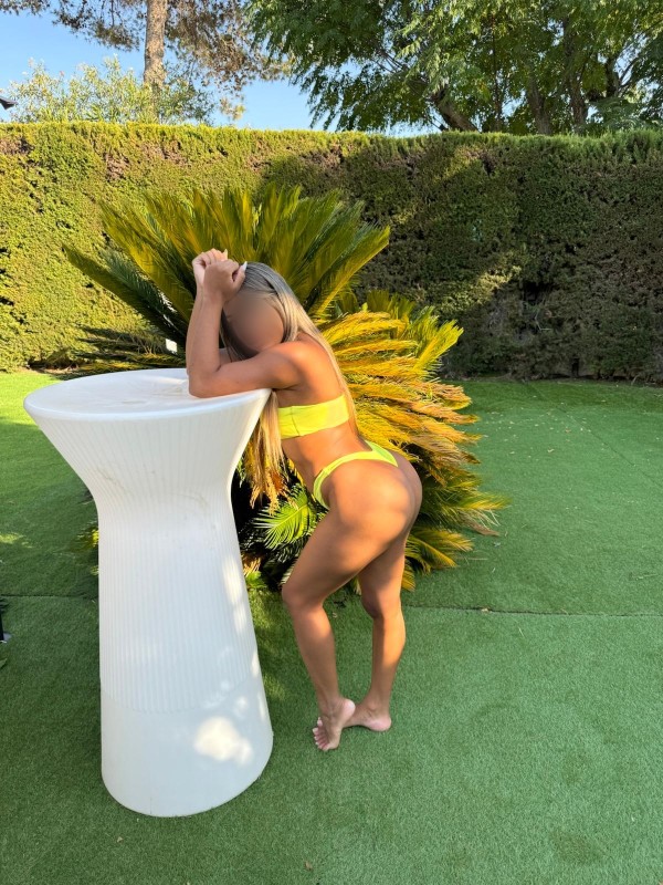 Hermosa morena super atenta ,especial y morbosa