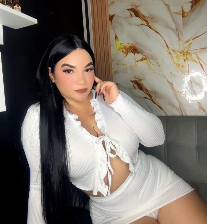 Latina con cuerpo esbelto