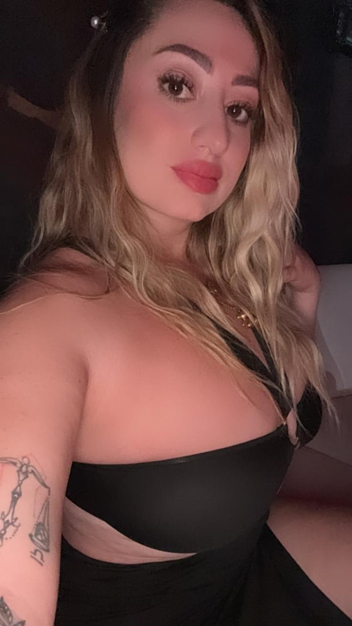 JOVENCITA MUY ENCANTADORA SOLO SALIDAS 24H