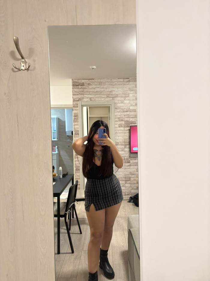 Hola soy salome una hermosa colombiana 23 añitos