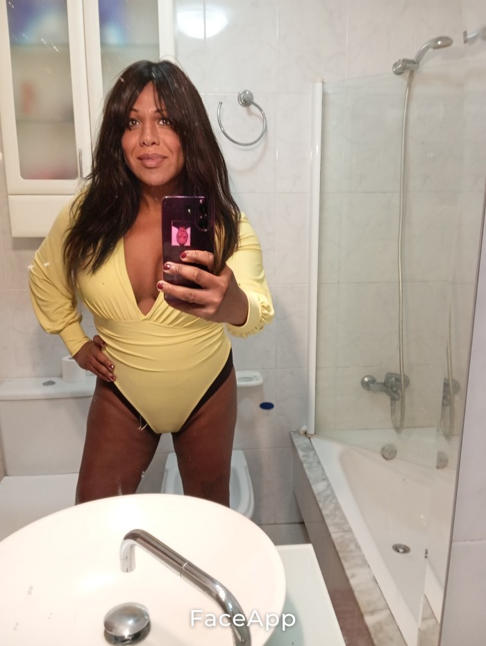Trans pitty mulataza dominante hago depilación int