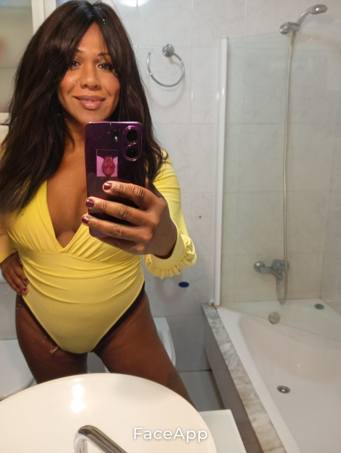 Trans pitty mulataza dominante hago depilación int