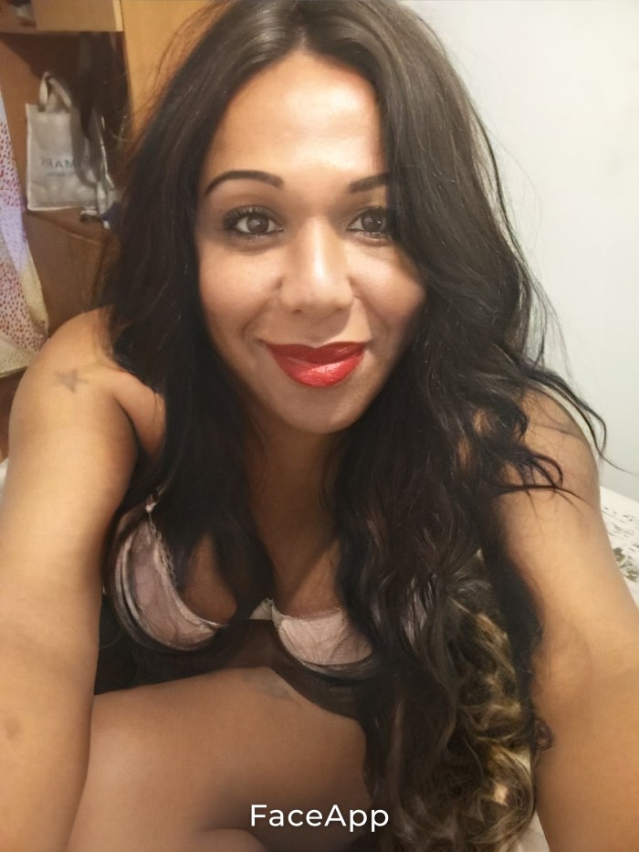 Trans pitty mulataza dominante hago depilación int
