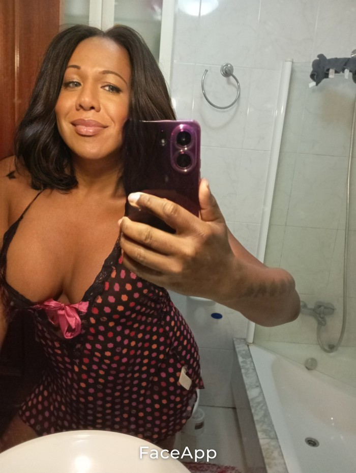 Trans pitty mulataza dominante hago depilación int