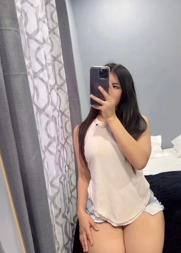 Latina extrovertida y mimosa