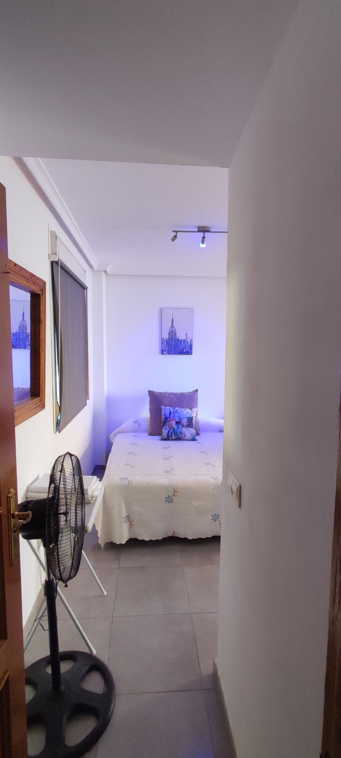 HABITACIONES EN IBIZA EN MARINA BOTAFOCH, AMBIENTE FAMILIAR Y FACIL PARKING