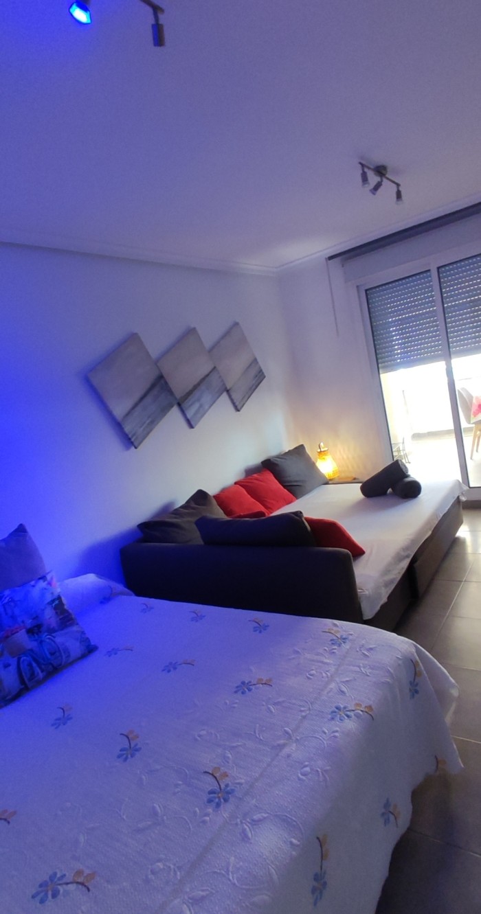 HABITACIONES EN IBIZA EN MARINA BOTAFOCH, AMBIENTE FAMILIAR Y FACIL PARKING
