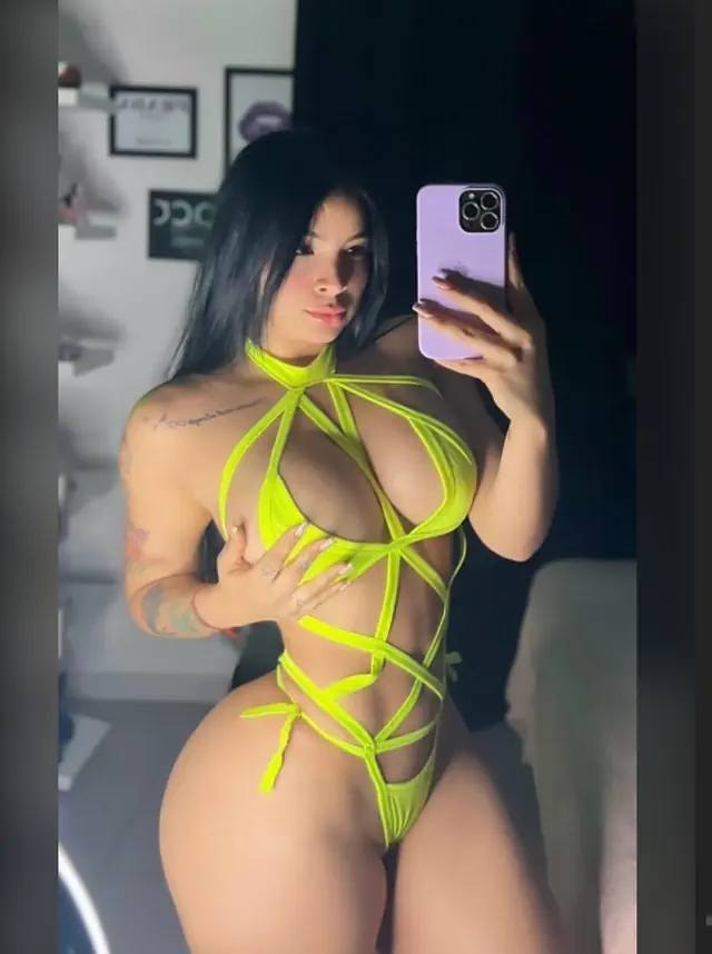 Culona con ganas de sexo duro.