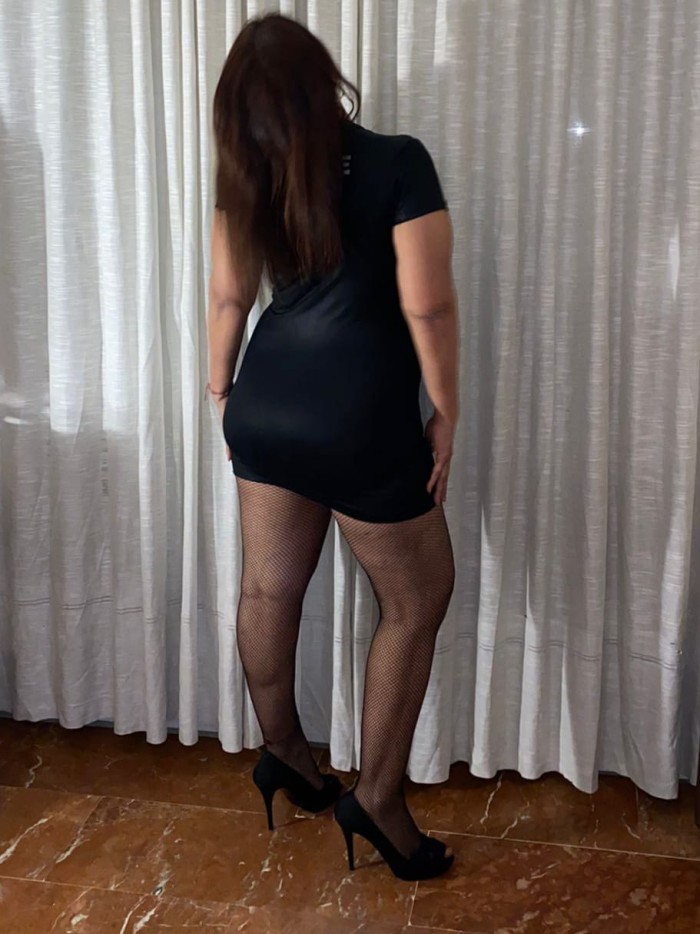 Ana juguetona para pasarlo súper bien en muy buena compañía