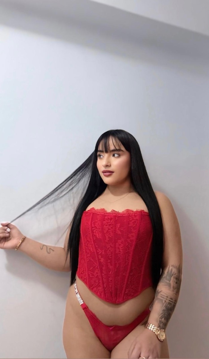DANIELA LATINA DE COÑITO JUGOSO