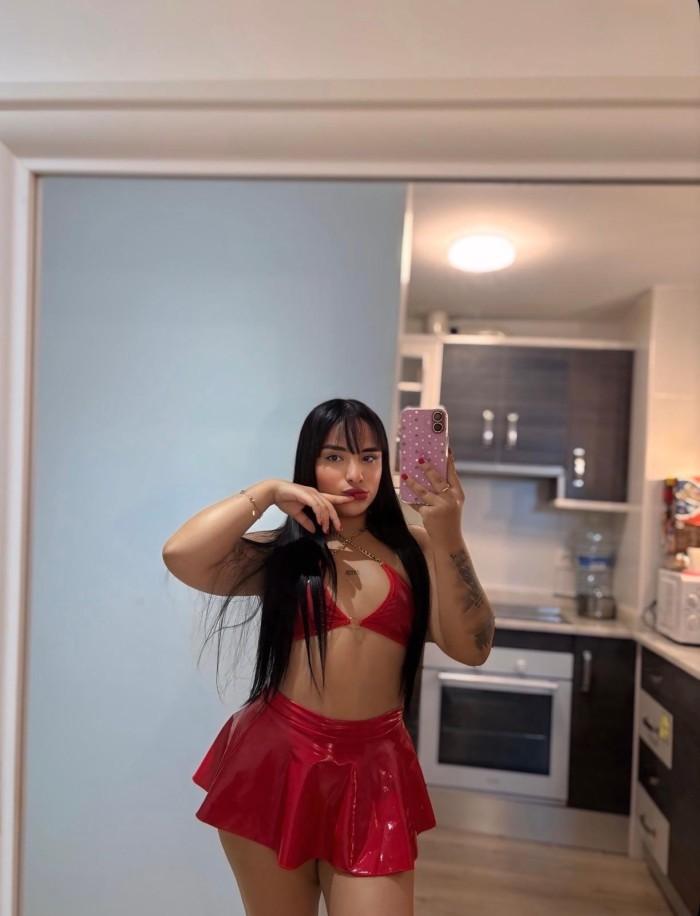 DANIELA LATINA DE COÑITO JUGOSO