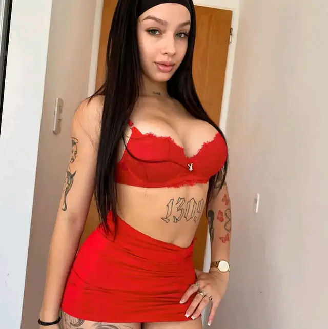 FLACA CON CUERPAZO CON GANAS DE FOLLAR SIN PARAR