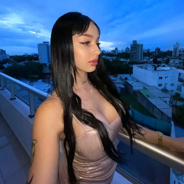 FLACA CON CUERPAZO CON GANAS DE FOLLAR SIN PARAR