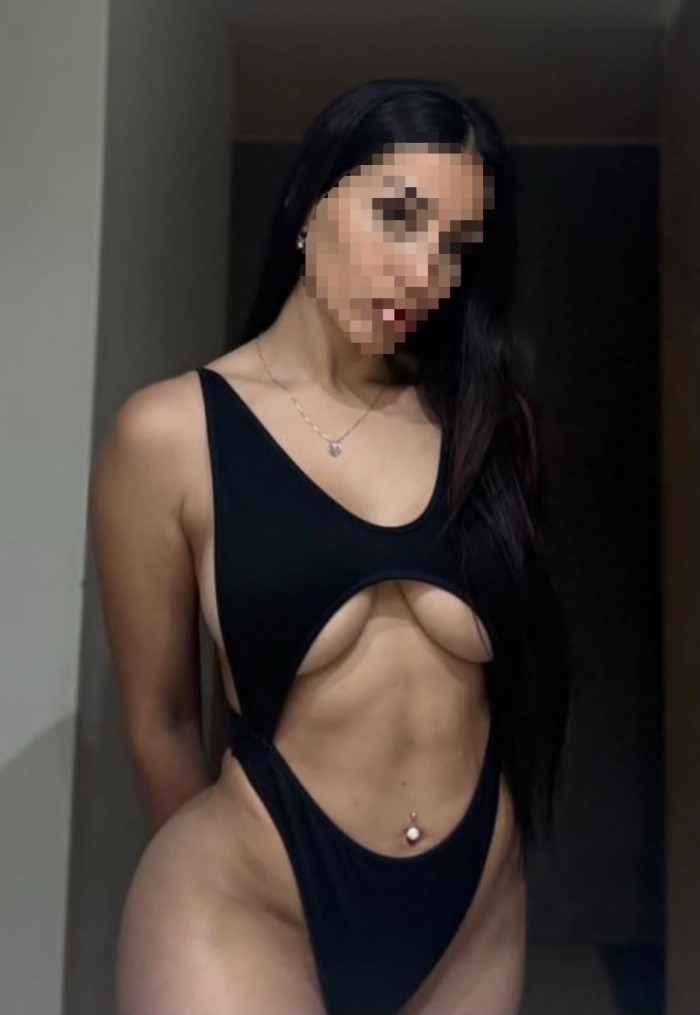 YESSICA LATINA CON CURVAS Y UN BUEN CULO