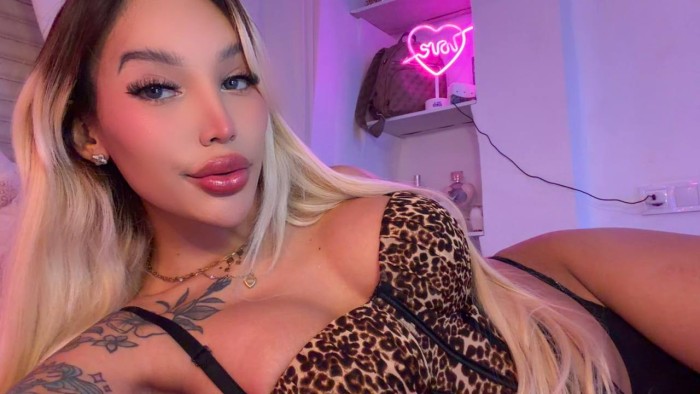 Muñequita con cara de niña y cuerpo de tentación