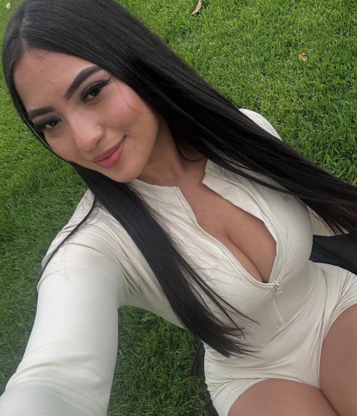 Con unas curvas ardientes Recién llegada VIANKA