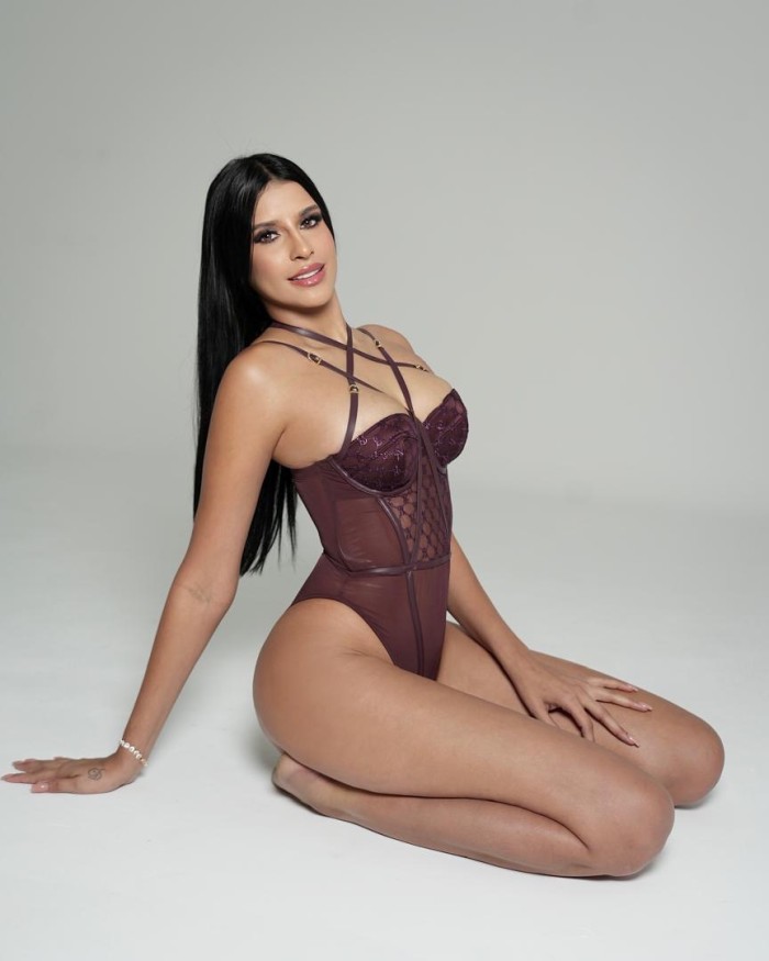 Shantall flaca latina