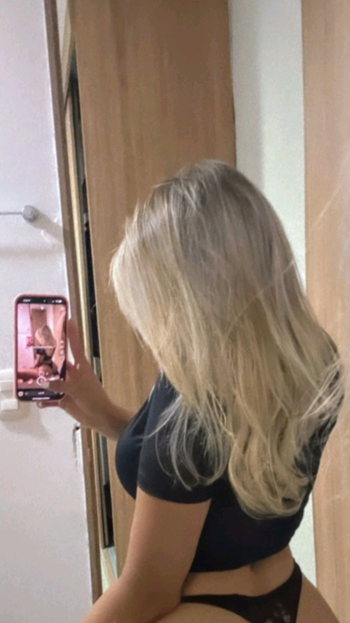 HERMOSA RUBIA, GUAPA, DULCE, SEDUCTORA Y COMPLACIENTE.