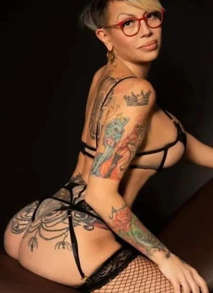 The incomparable super sexy blonde is back!!