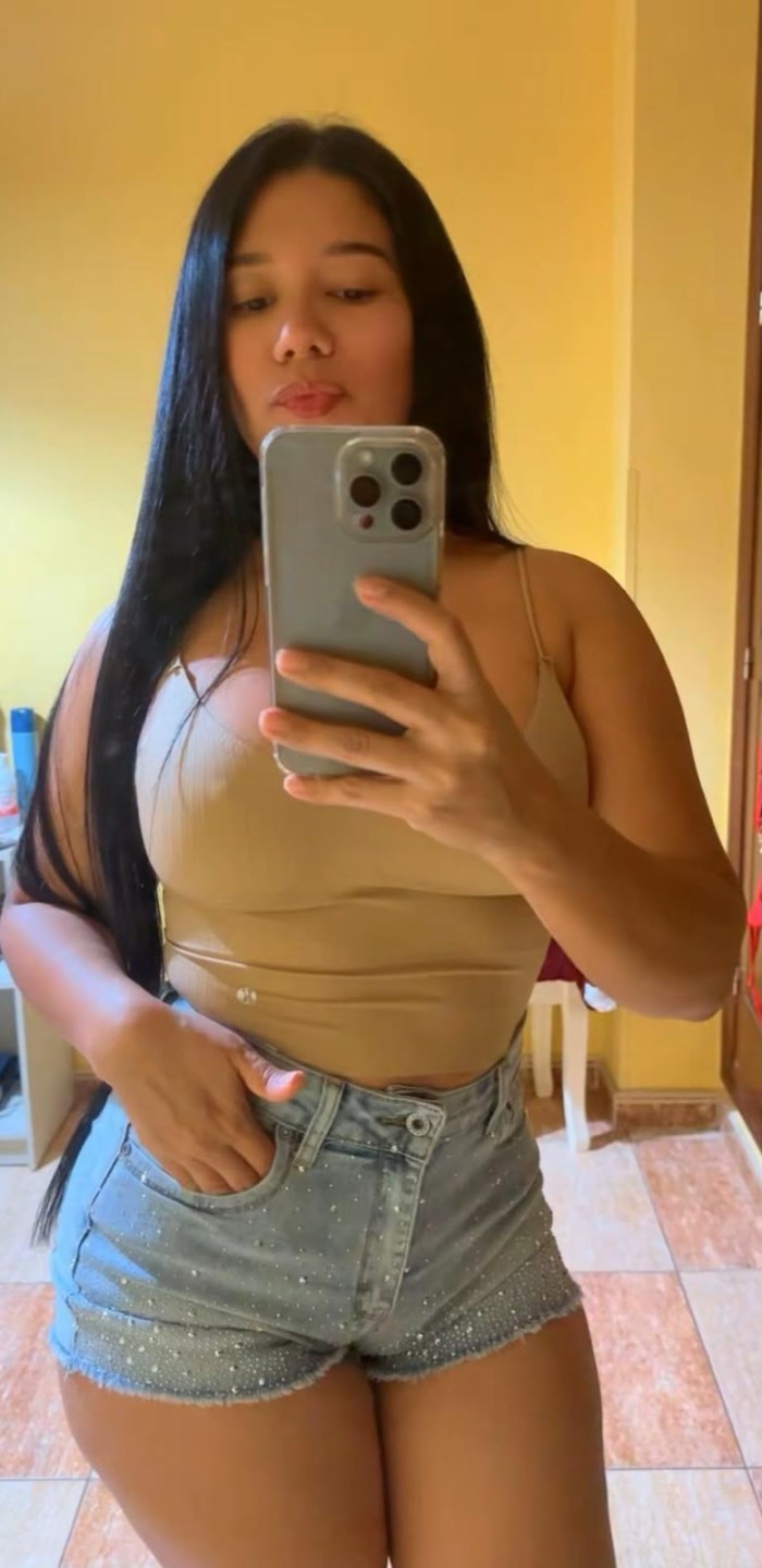 LATINA EN SAN ISIDRO TENERIFE! 24H