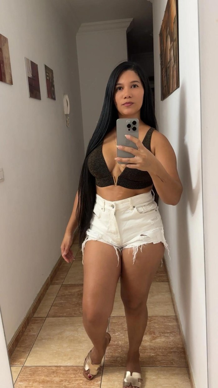 LATINA EN SAN ISIDRO TENERIFE! 24H