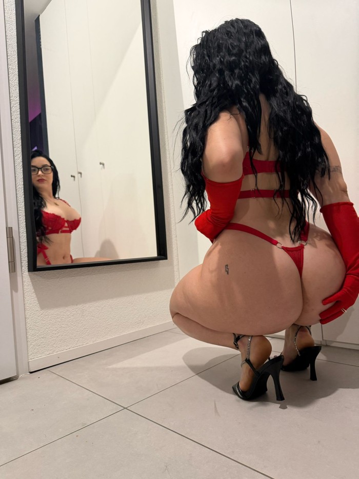 DULCE CHICA COMPLACIENTE FIESTERA