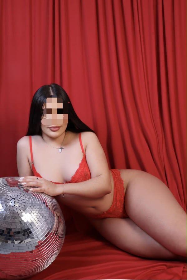 CHICA MUY CACHONDA Y FIESTERA A TOPE A CORUÑA