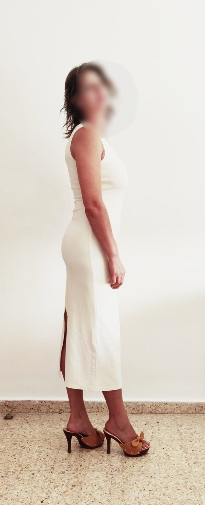 MÍA, SEÑORITA ELEGANTE Y DISCRETA