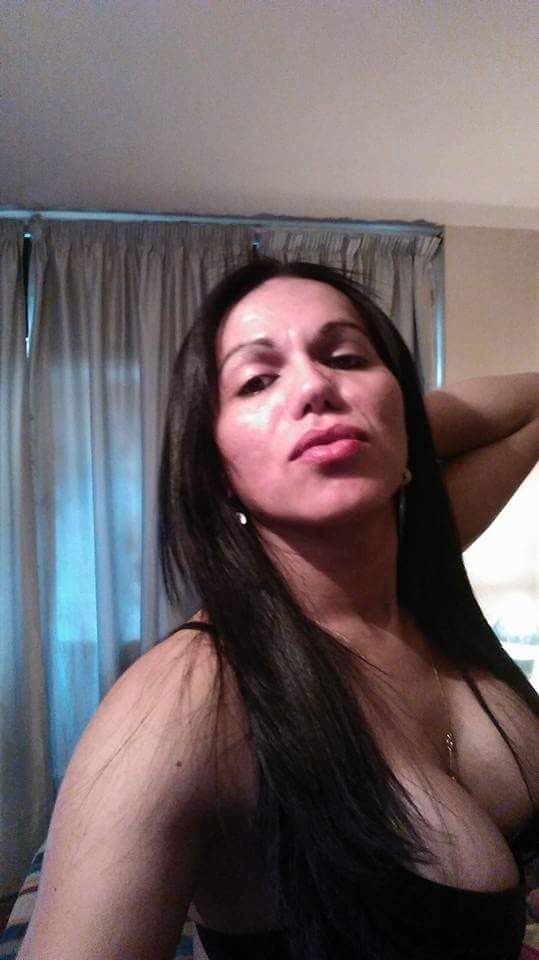Transexual morenaza espectacular fiestera