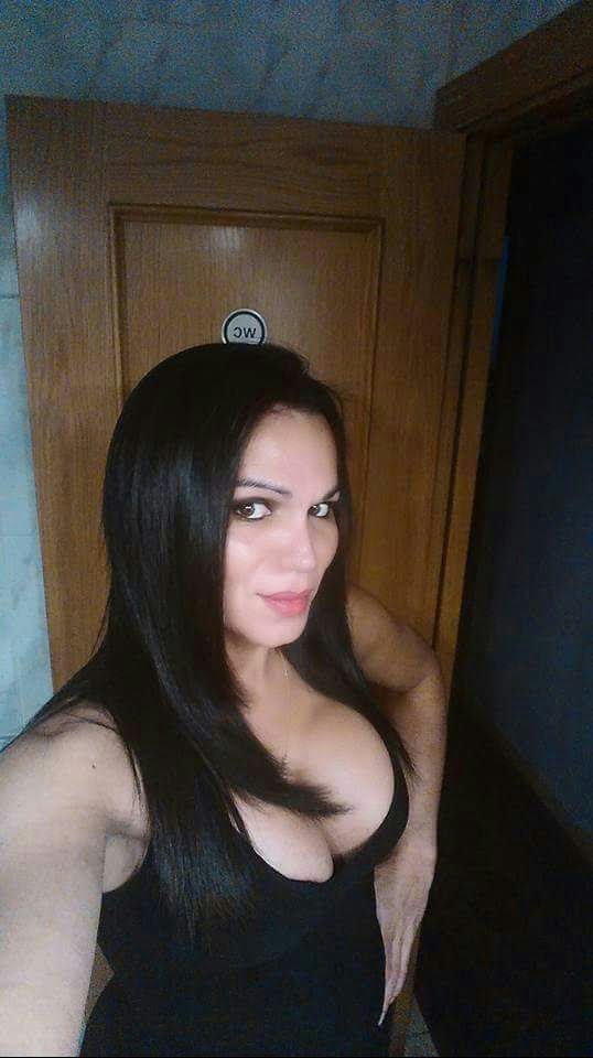 Transexual morenaza espectacular fiestera