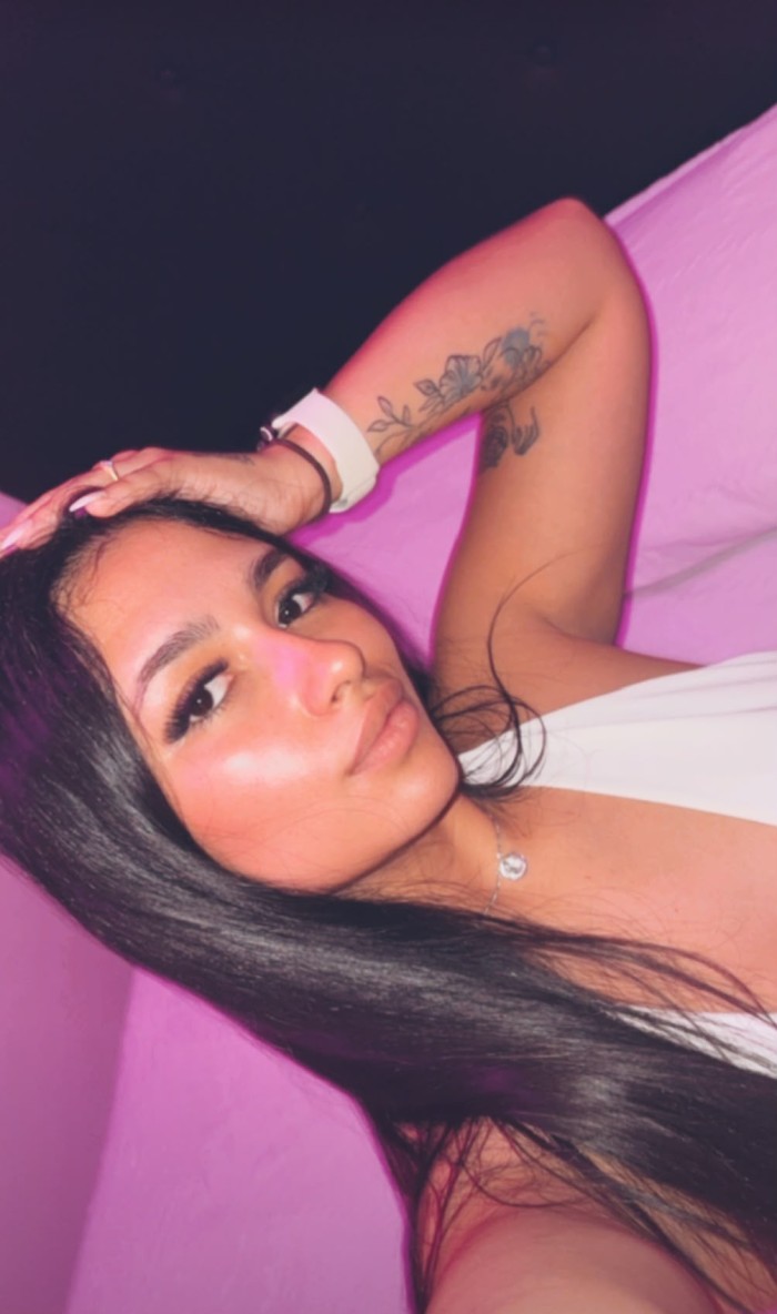SOY XIMENA ME ENCANTA FOLLAR POR DETRAS VIENES?