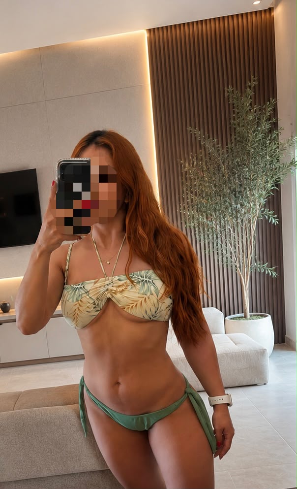 Chica guapa  complaciente  en cambados