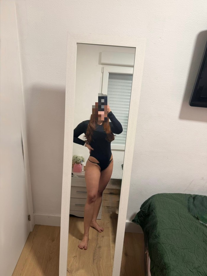 Chica guapa complaciente en cambados