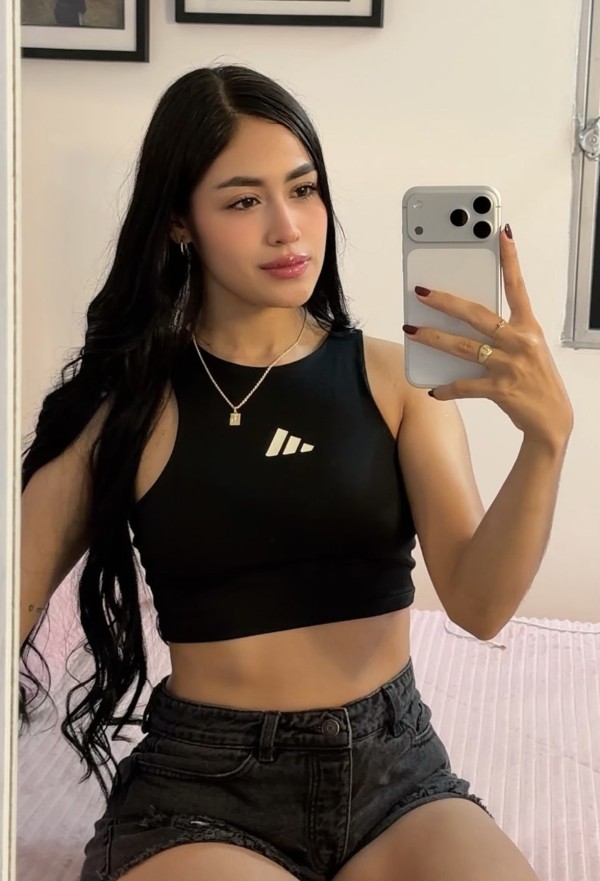 Sofía, dulce jovencita complaciente