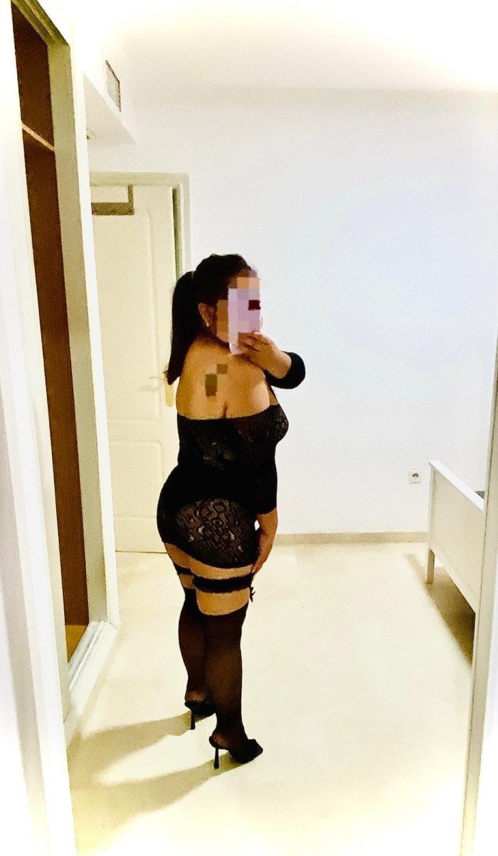 SUPER NOVEDAD DANIELA MORBOSA FIESTERA JUGUETONA CACHONDA EN ESTEPONA