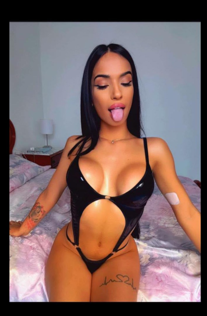 BELLA TRANS CACHONDA SENSUAL SPANISH DE CURVAS EXISITAS PARA TI NOVEDAD