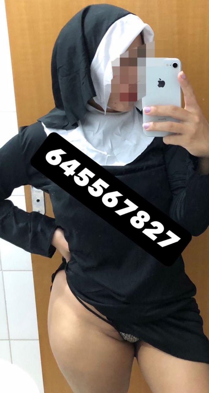 Monja trans, operada y con vagina.