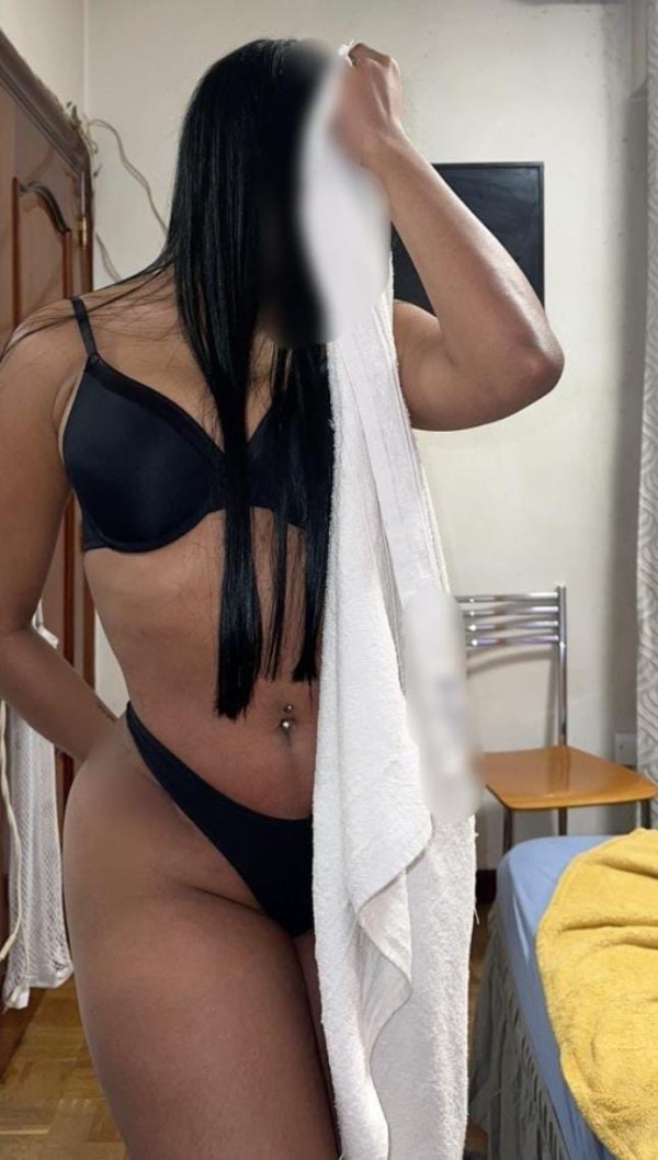 MARIBEL UNA CHICA MUY CALIENTE EN LA CAMA