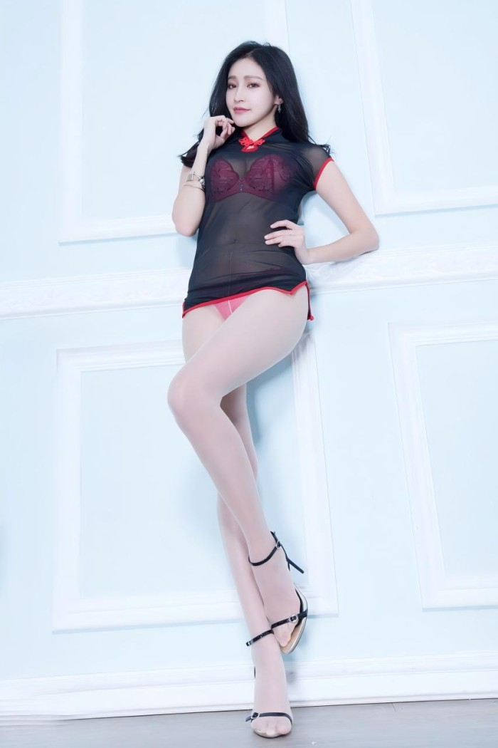 Chica asiática elegante y dulce en Palma