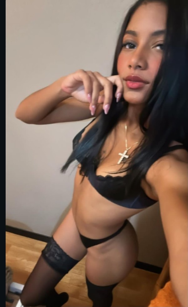 LUNA LINDA Y PROFECIONAL PUTITA DISPUESTA A TODO