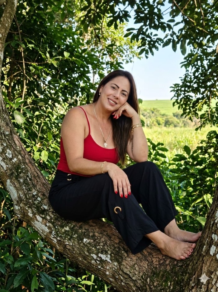 LATINA DE COÑITO APRETADO CON GANAS DE FIESTA