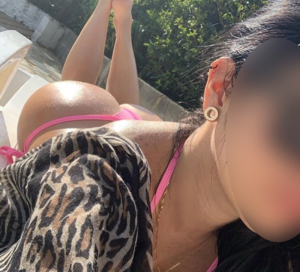 Mía: Elegante, sexy, muy cercana…para complacert