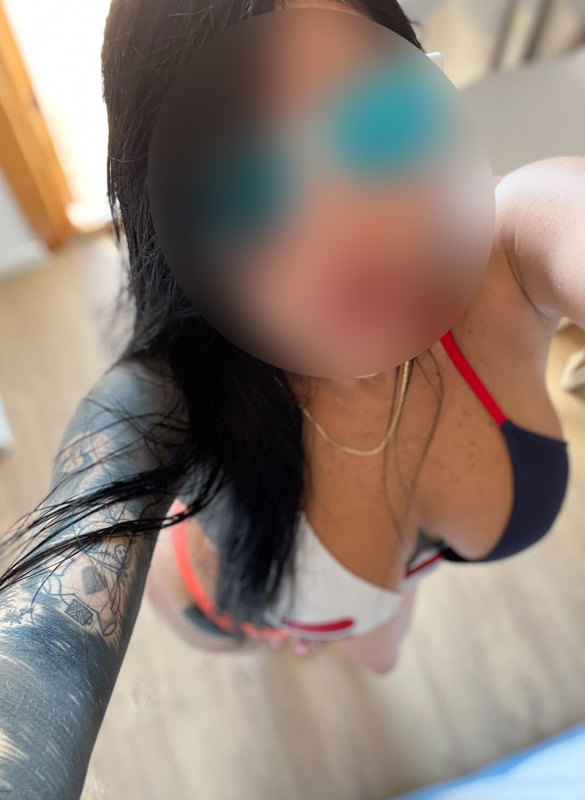 Mía: Elegante, sexy, muy cercana…para complacert