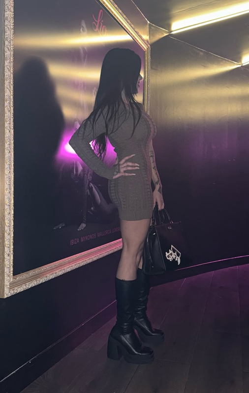 Mía: Elegante, sexy, muy cercana…para complacert