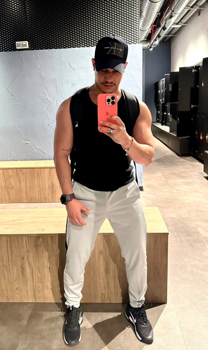JEAN CHICO GUAPO, POLLON Y MUY CALIENTE