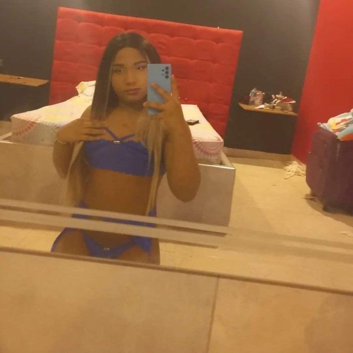 Chica trans sexy femenina y real pocos días en tu