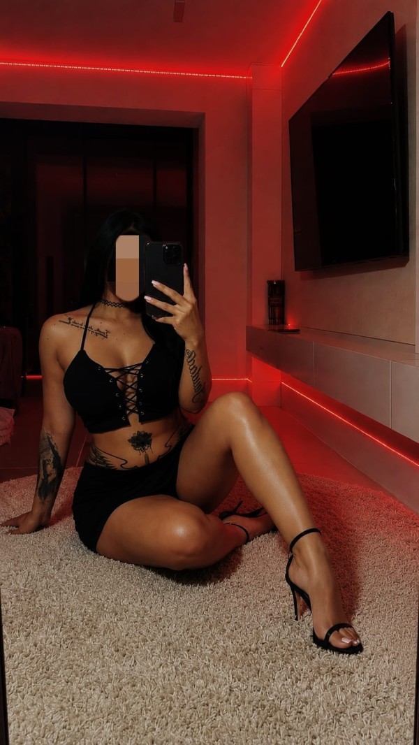 CULONA ARDIENTE DE PLACER CON GANAS DE FOLLAR